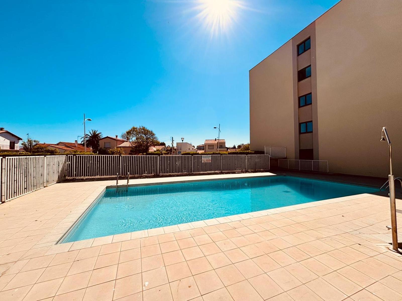 Studio Moderne Avec Parking Et Piscine- 313 Кане Екстериор снимка